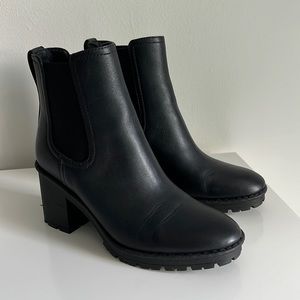 Vince Henderson Chelsea Leather Ankle Boots | Black